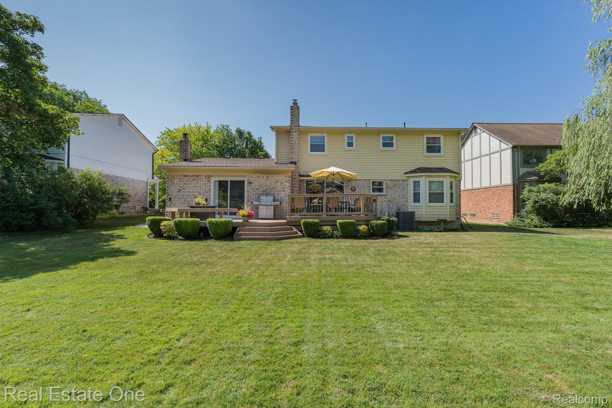 3028 Baypoint Drive Rochester, MI 48309 - Photo 33 of 40 LOW MAINTENANCE EXTERIOR - BRICK, VINYL, ALUMINUM