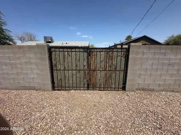 $2,049 | 2616 East Southgate Avenue, Unit 2, Phoenix, AZ 85040