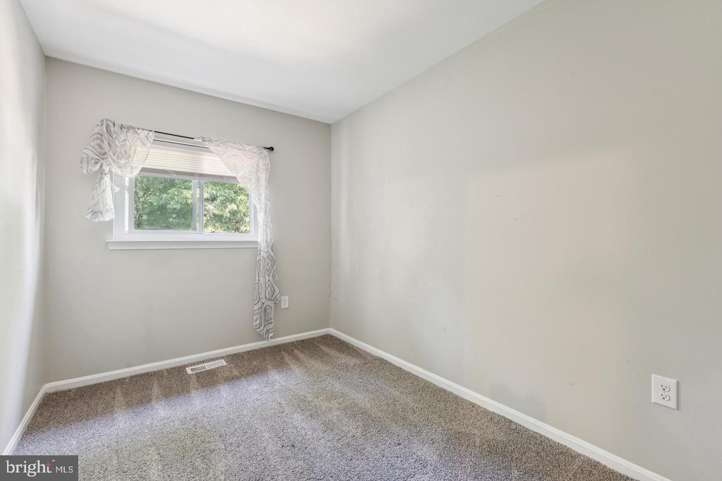 3059 Heath Cote Road Waldorf, MD 20602 - Photo 13 of 15 an empty room with windows