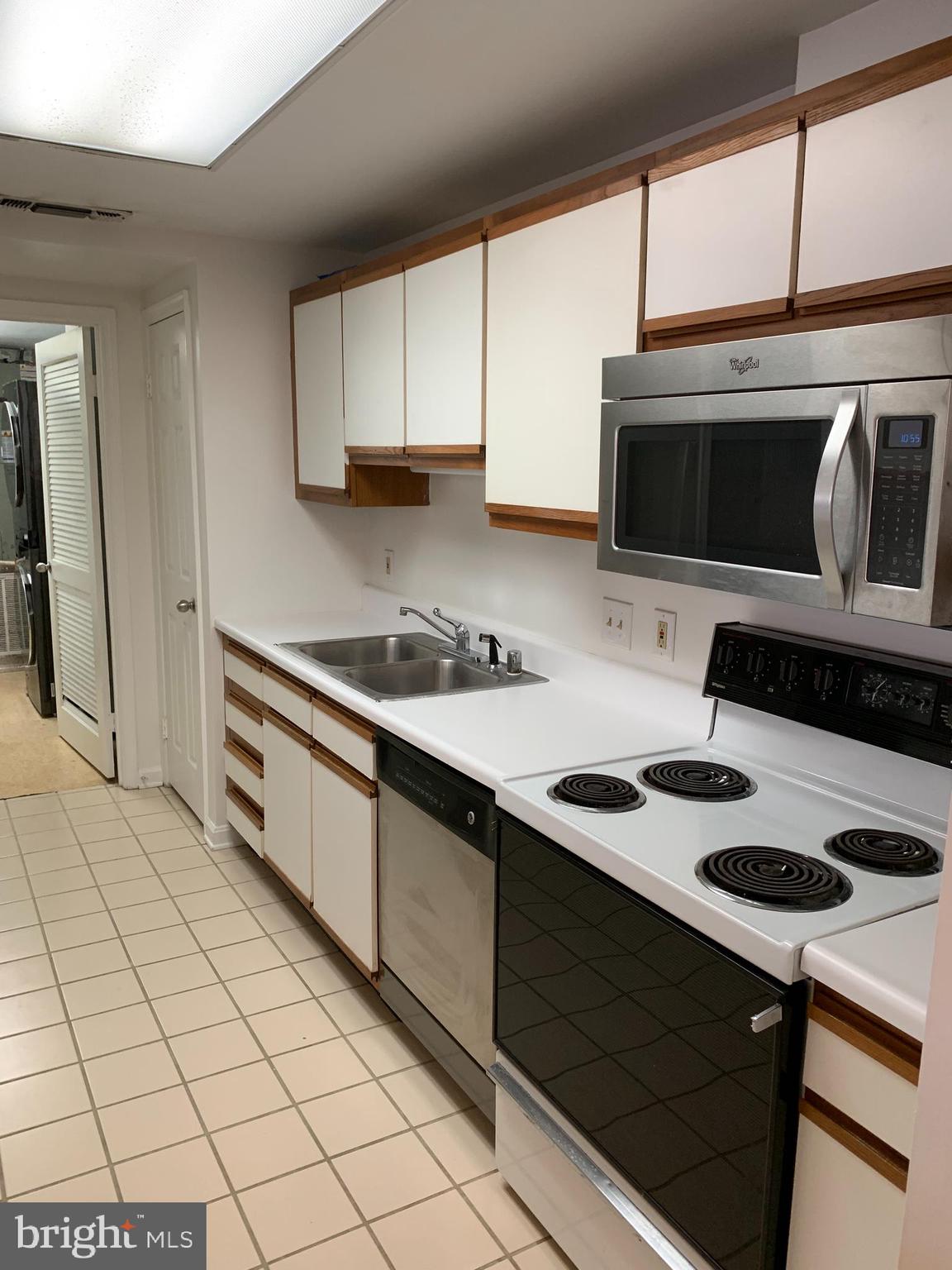 960 Fell Street, Unit 504 Baltimore, MD 21231 - Photo 18 of 32 a kitchen with a sink and a stove top oven