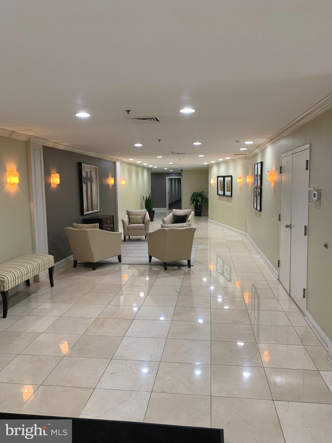 960 Fell Street, Unit 504 Baltimore, MD 21231 - Photo 2 of 32 a lobby with a furniture and window