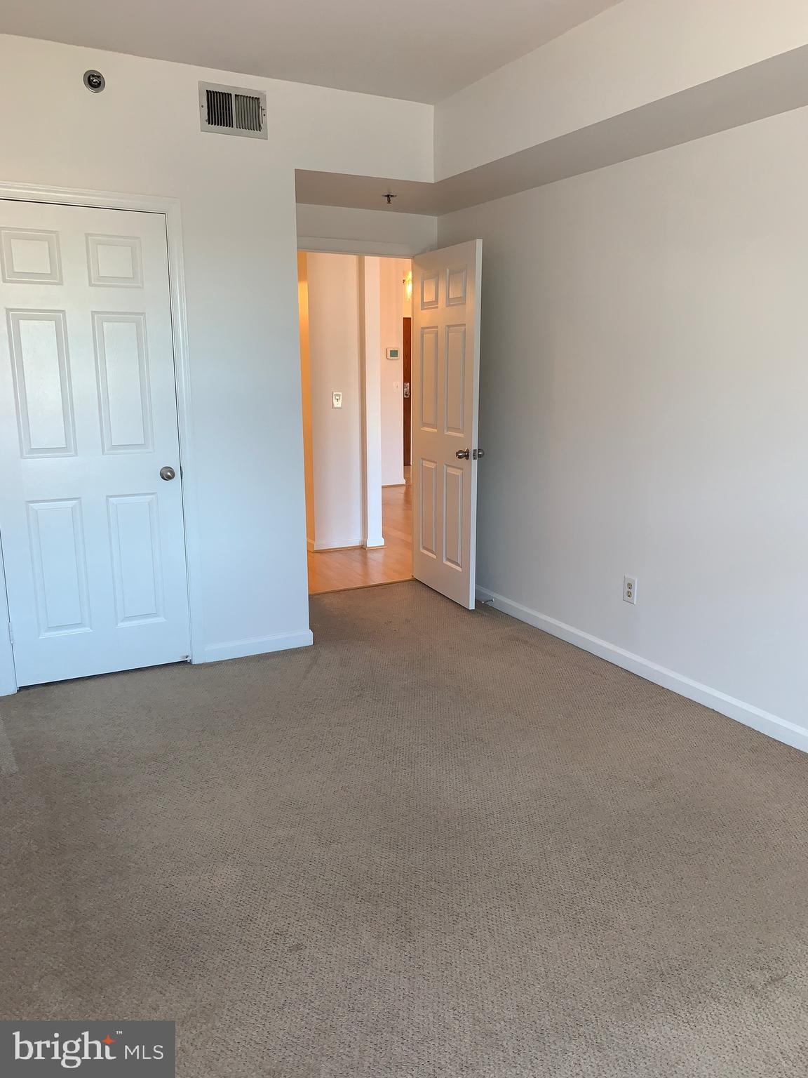 960 Fell Street, Unit 504 Baltimore, MD 21231 - Photo 21 of 32 a view of an empty room and window