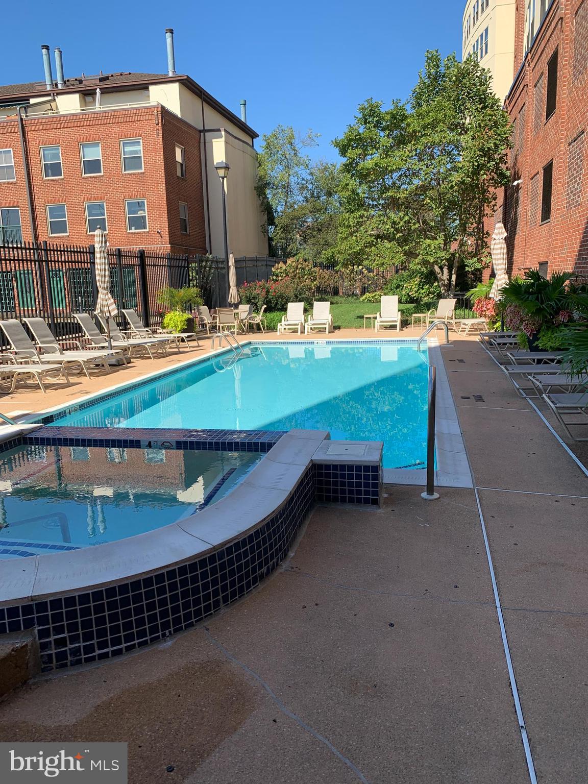 960 Fell Street, Unit 504 Baltimore, MD 21231 - Photo 27 of 32 a view of a building with a yard