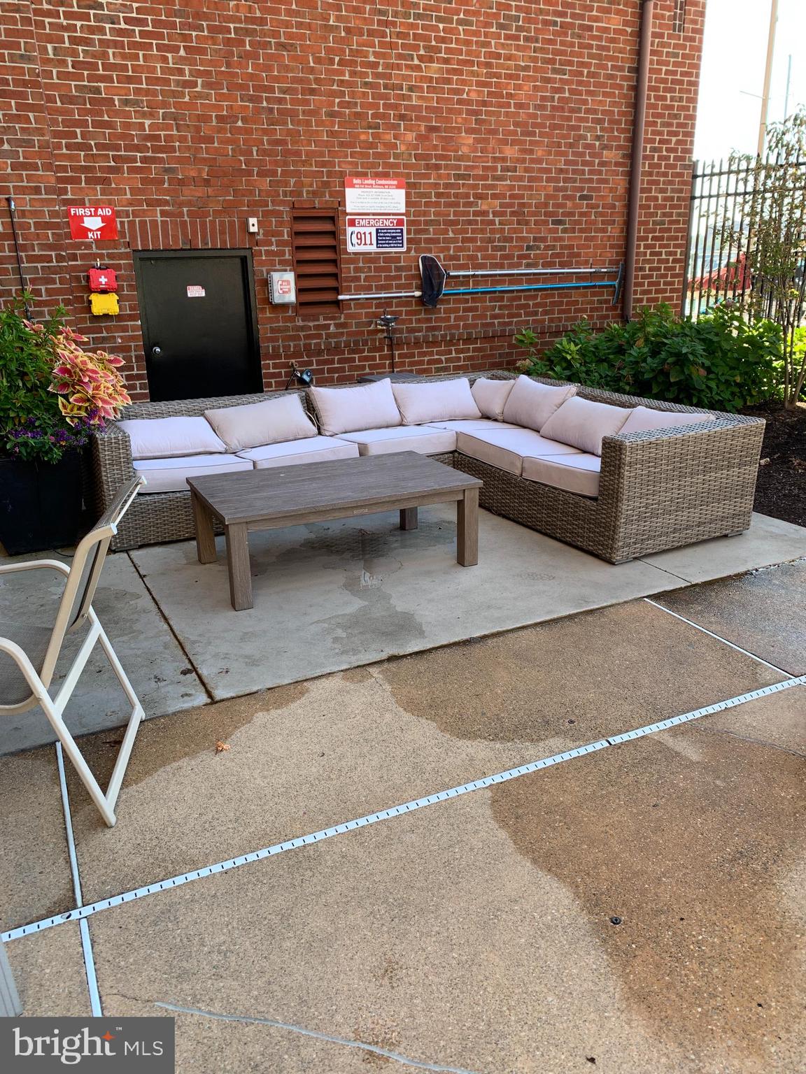 960 Fell Street, Unit 504 Baltimore, MD 21231 - Photo 28 of 32 a terrace view with sitting space