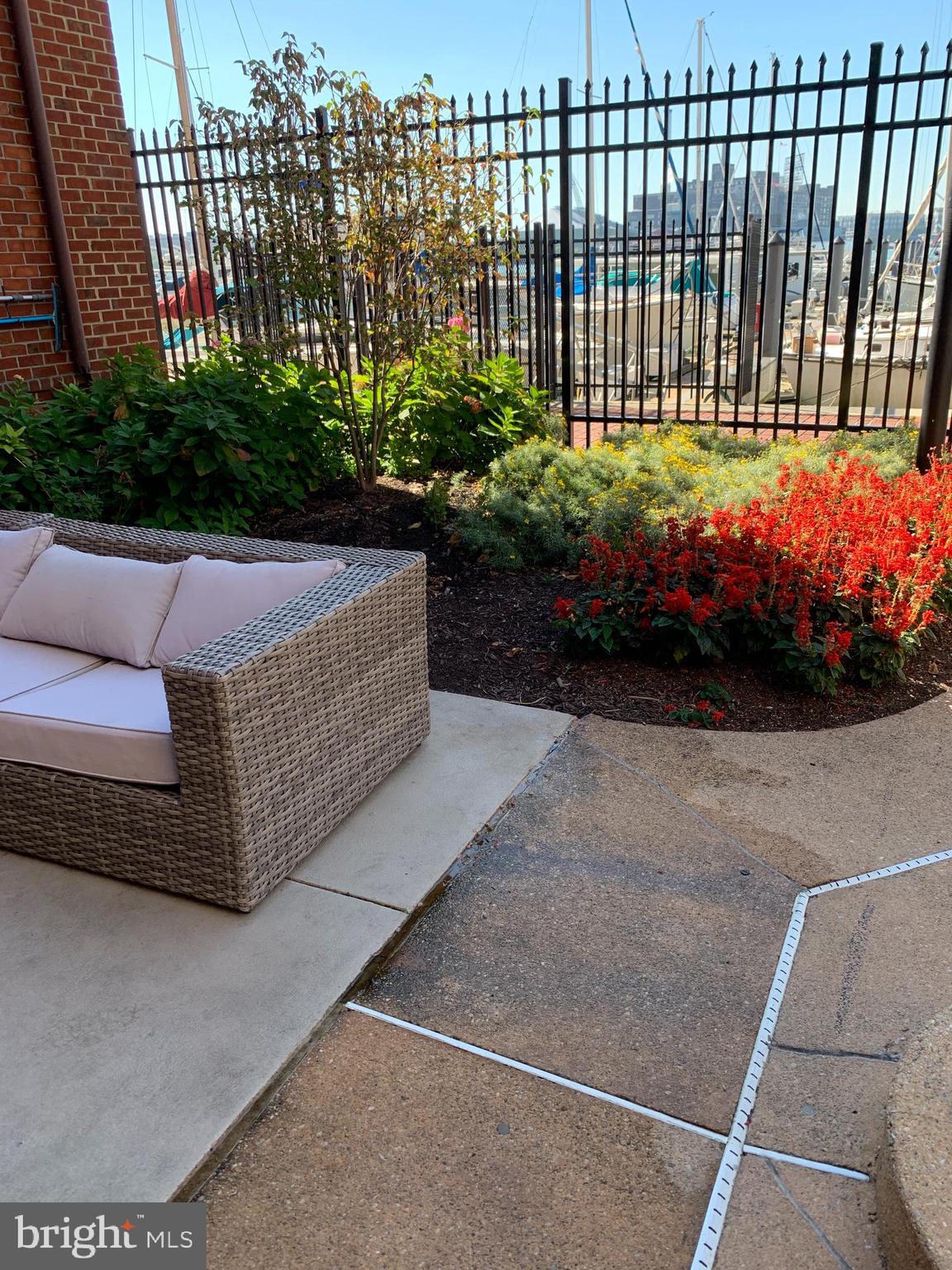 960 Fell Street, Unit 504 Baltimore, MD 21231 - Photo 29 of 32 a garden view with a seating space