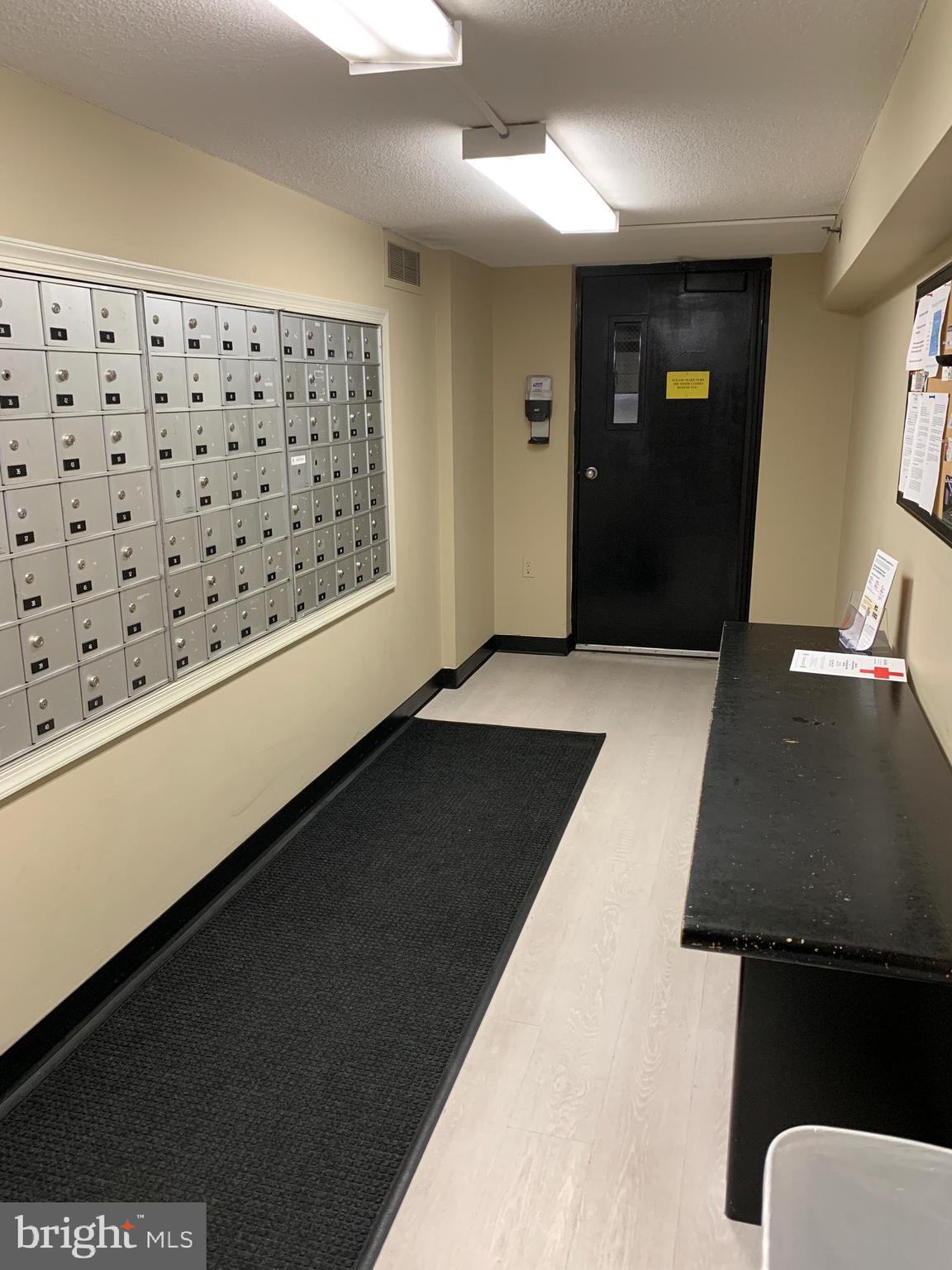 960 Fell Street, Unit 504 Baltimore, MD 21231 - Photo 31 of 32 a view of a living room