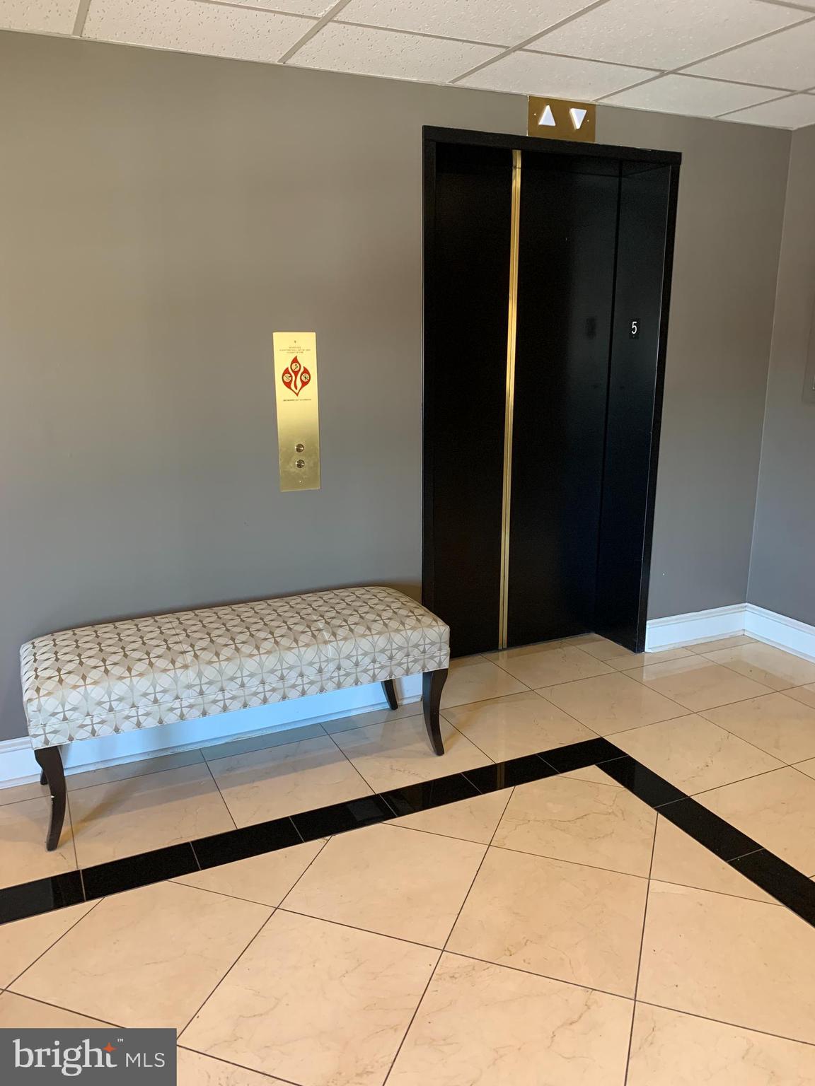 960 Fell Street, Unit 504 Baltimore, MD 21231 - Photo 4 of 32 a view of a hallway with closet