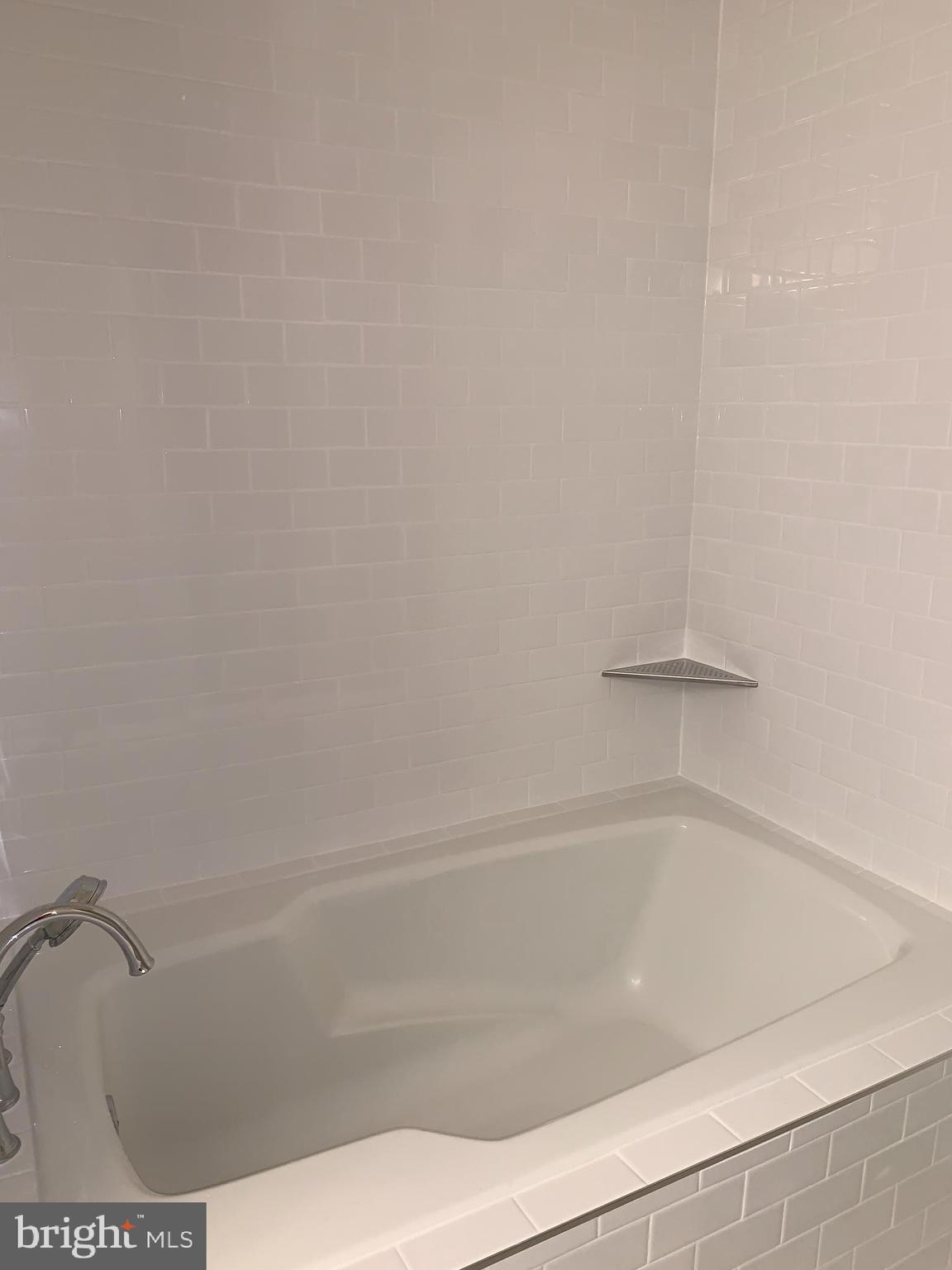 960 Fell Street, Unit 504 Baltimore, MD 21231 - Photo 10 of 32 a close up of a bathtub