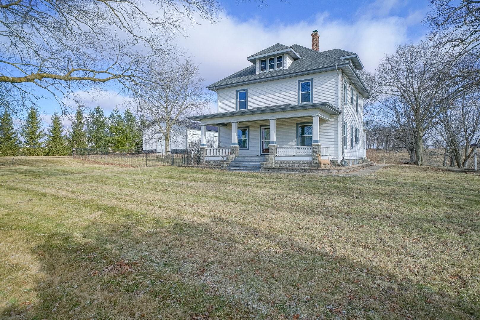 6259 North Pecatonica Road Pecatonica, IL 61063 - Photo 35 of 48 a front view of house with yard