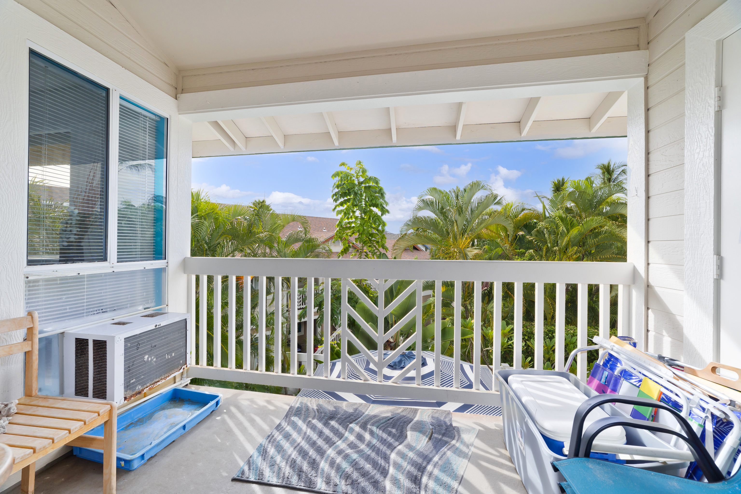 75-6081 Alii Drive, Unit O201 Kailua-Kona, HI 96740 - Photo 16 of 28 a bedroom with a bed and a window