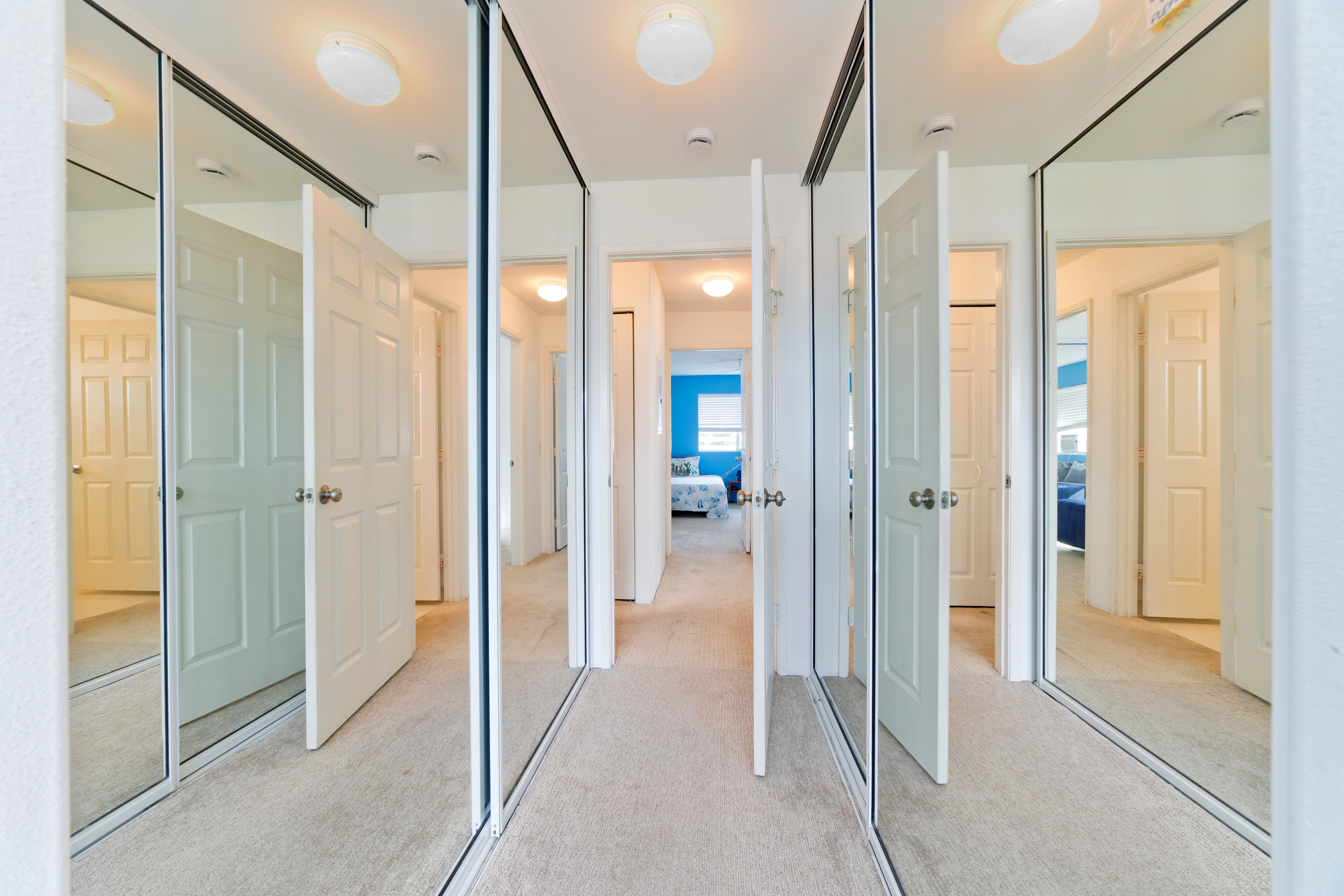 75-6081 Alii Drive, Unit O201 Kailua-Kona, HI 96740 - Photo 20 of 28 a view of a bathroom with shower