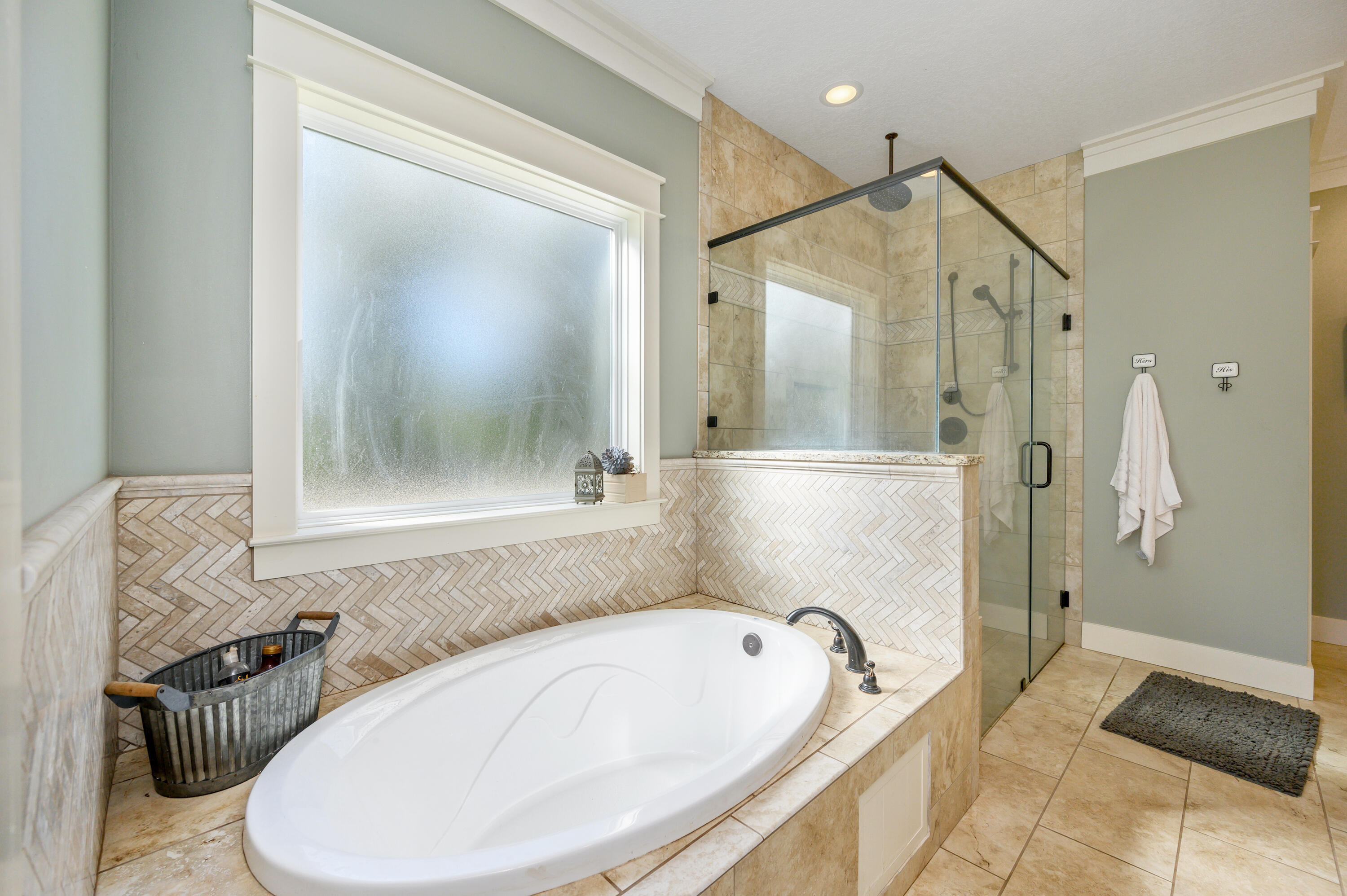 6053 Dairy Road Baker, FL 32531 - Photo 26 of 55 a bathroom with a tub a sink and a mirror