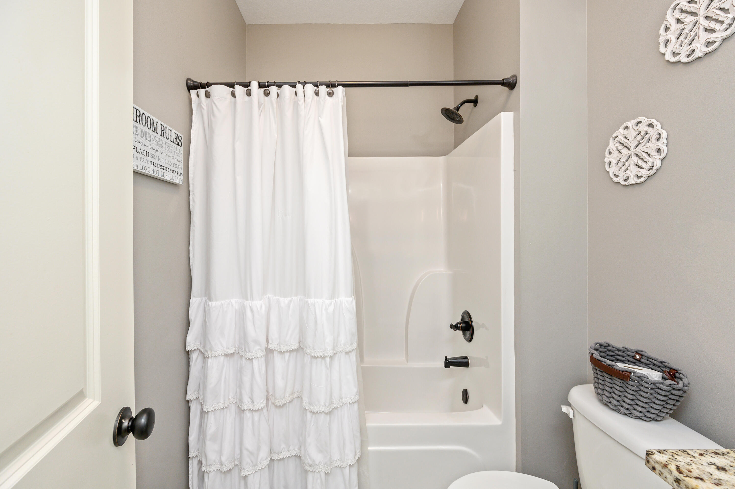 6053 Dairy Road Baker, FL 32531 - Photo 33 of 55 a bathroom with a bathtub and shower