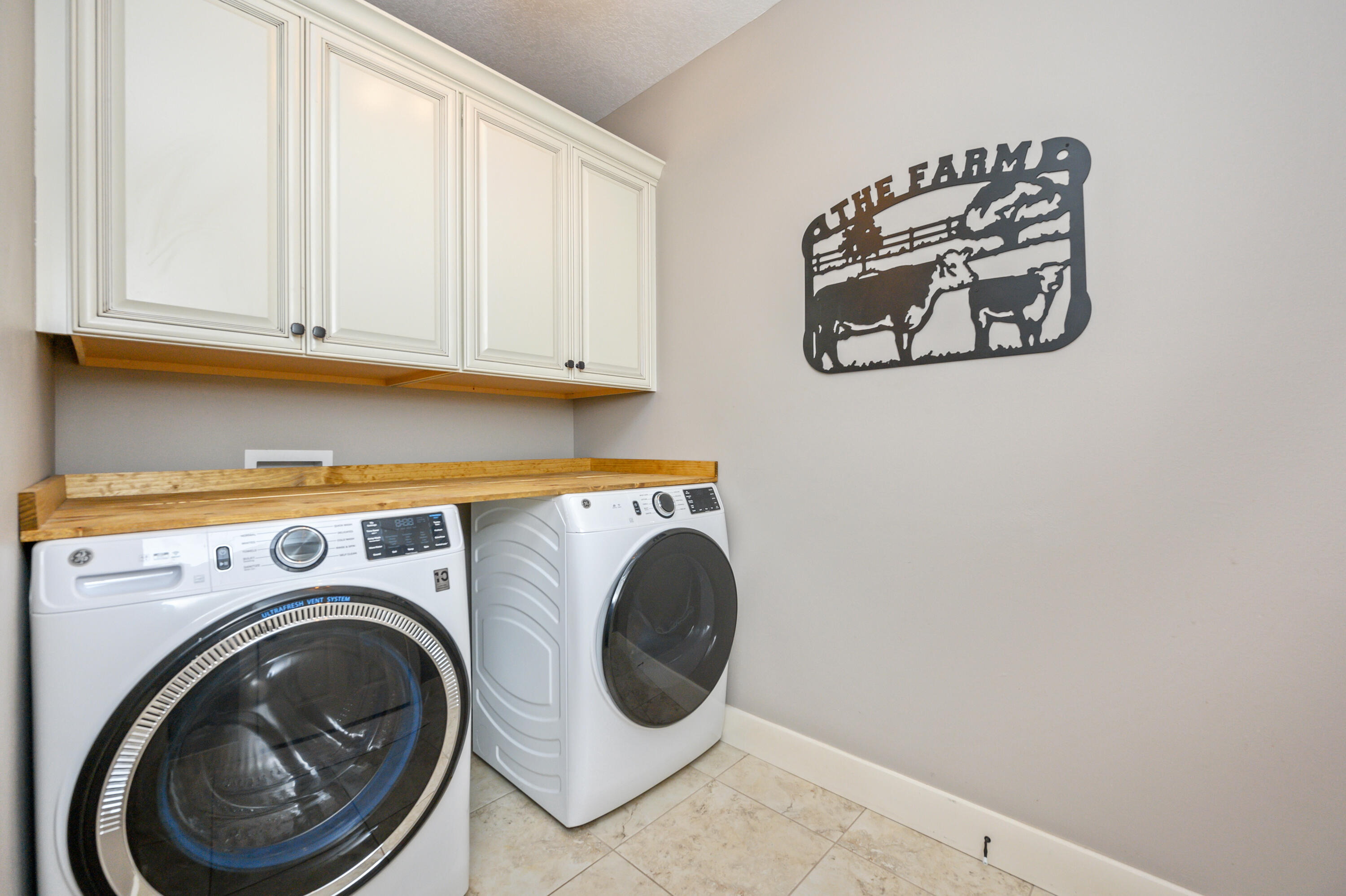 6053 Dairy Road Baker, FL 32531 - Photo 37 of 55 a utility room with dryer and washer