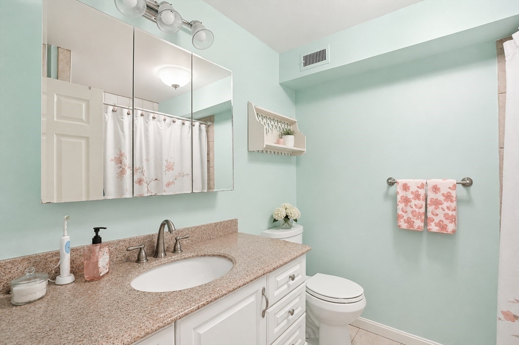 13 Beal's Cove Road, Unit F Hingham, MA 02043 - Photo 9 of 11