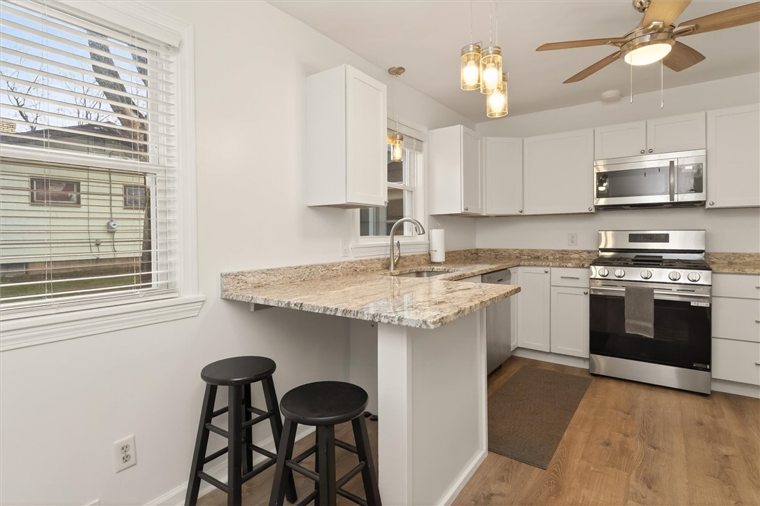 667 Hard Road Webster, NY 14580 - Photo 19 of 45 Small eating area with room for stools.