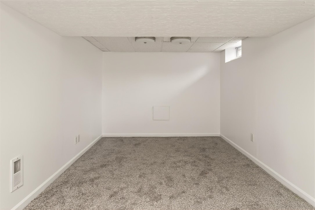 667 Hard Road Webster, NY 14580 - Photo 38 of 45 Great rec room.