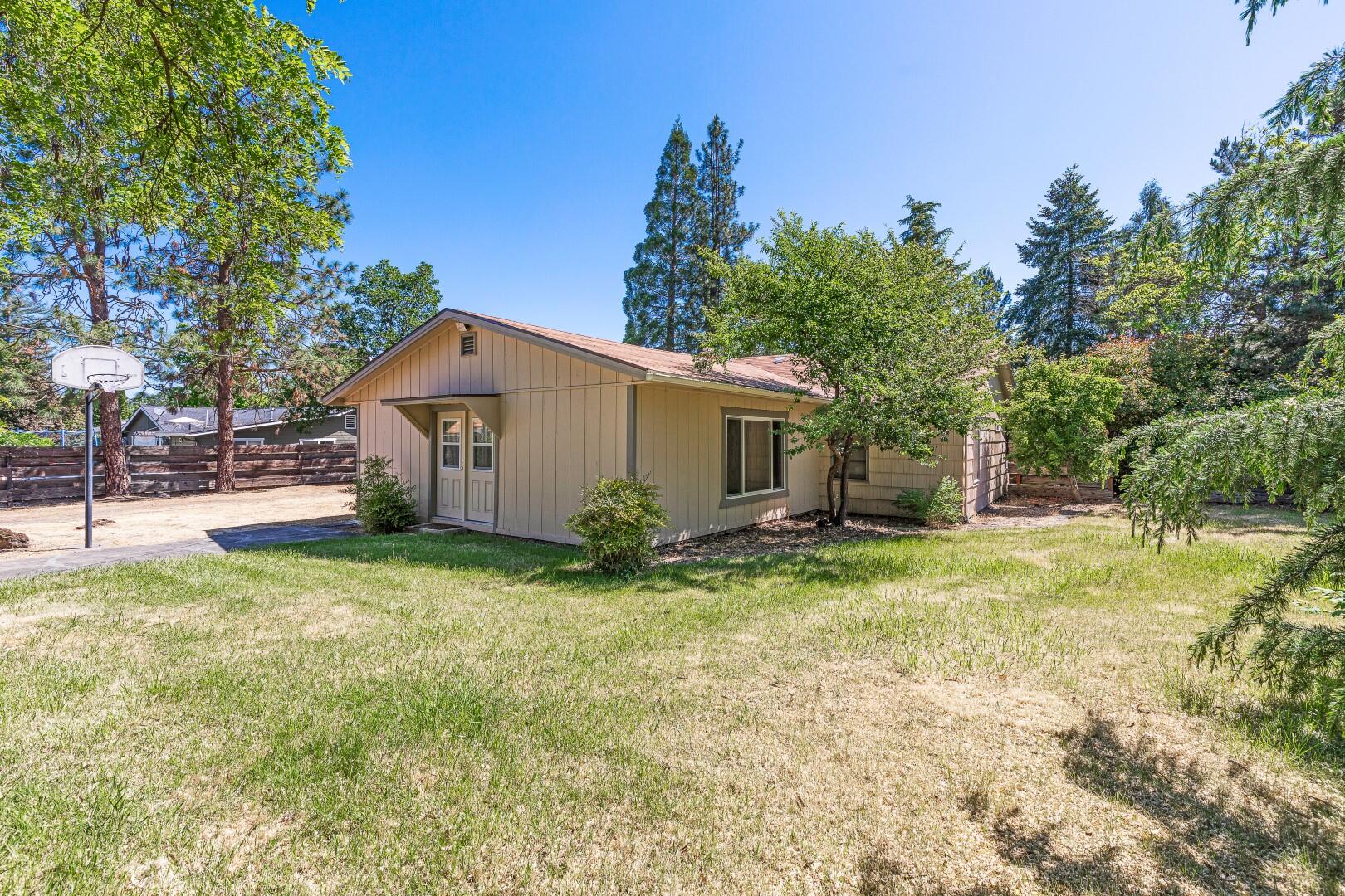 2215 Springbrook Road Medford, OR 97504 - Photo 24 of 30 23