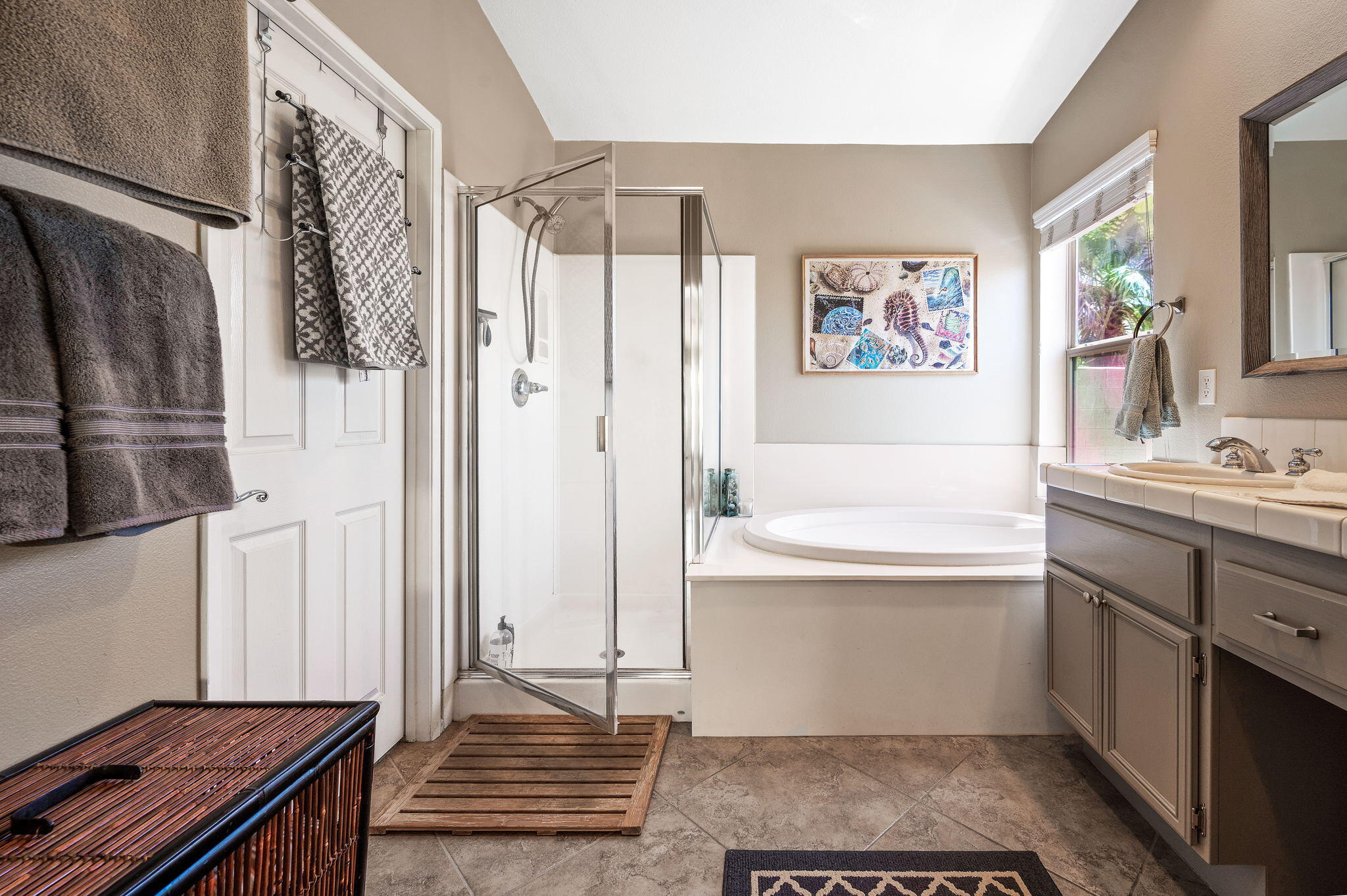 83414 Greenbrier Drive Indio, CA 92203 - Photo 28 of 43 a bathroom with a tub sink and a mirror
