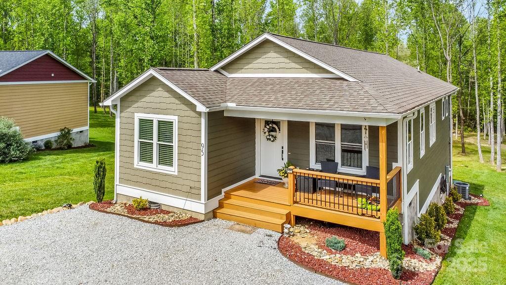 95 Walt Drive Hendersonville, NC 28792 - Photo 2 of 35