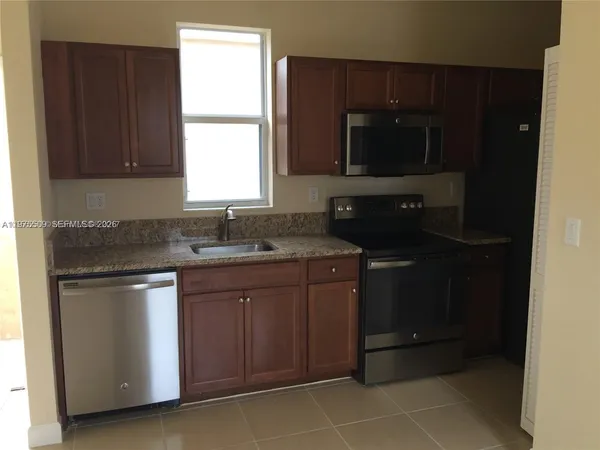 $1,600 | 17103 Southwest 96th Street, Unit STUDIO, Miami, FL 33196