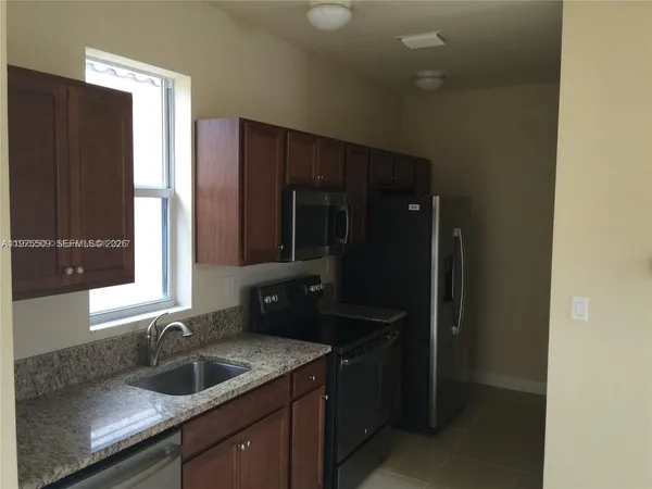 $1,600 | 17103 Southwest 96th Street, Unit STUDIO, Miami, FL 33196