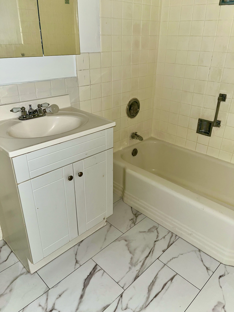 6301 North Sheridan Road, Unit 11N Chicago, IL 60660 - Photo 12 of 14