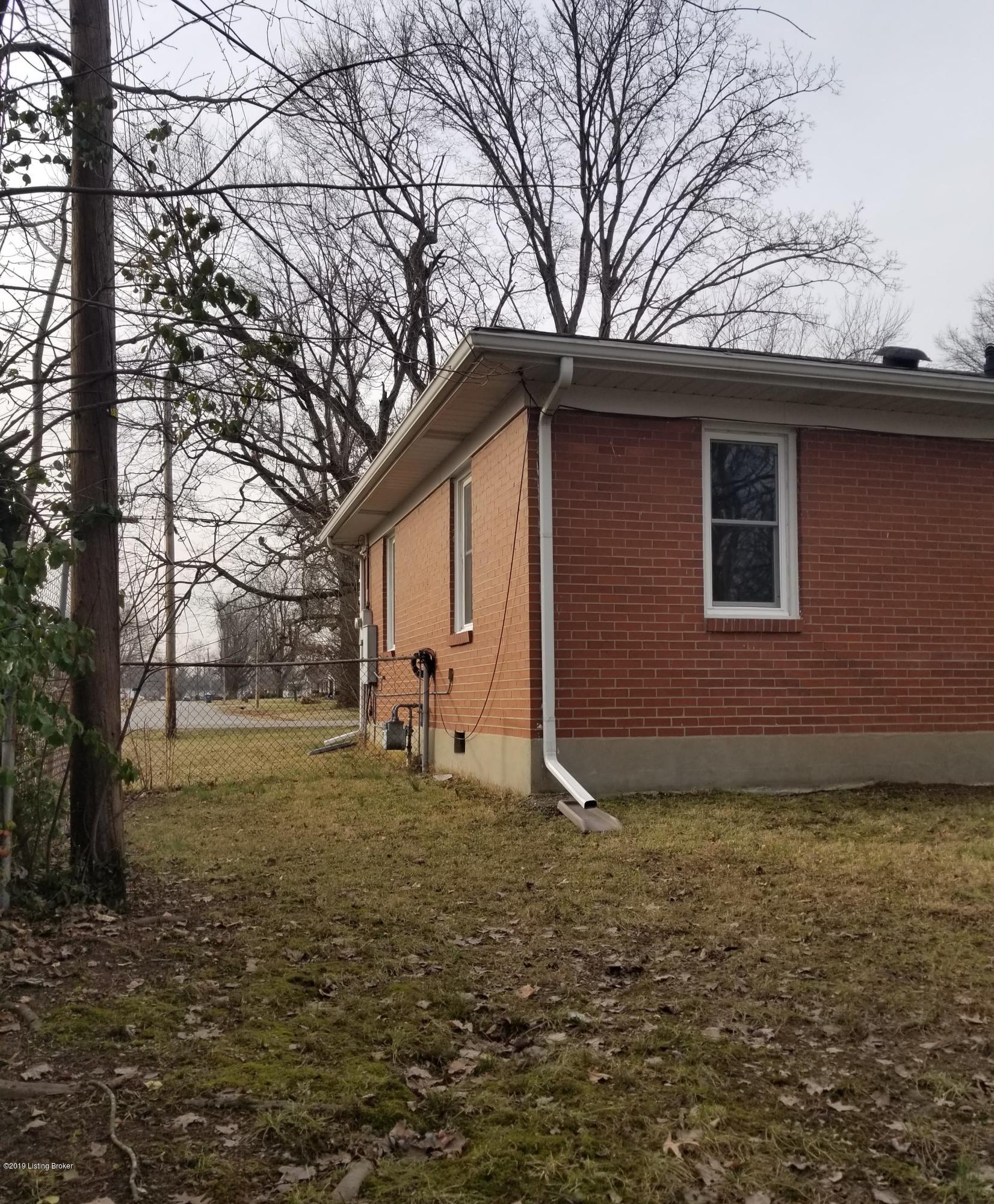 8525 Robbins Road Louisville, KY 40258 - Photo 4 of 48 20190103_171638