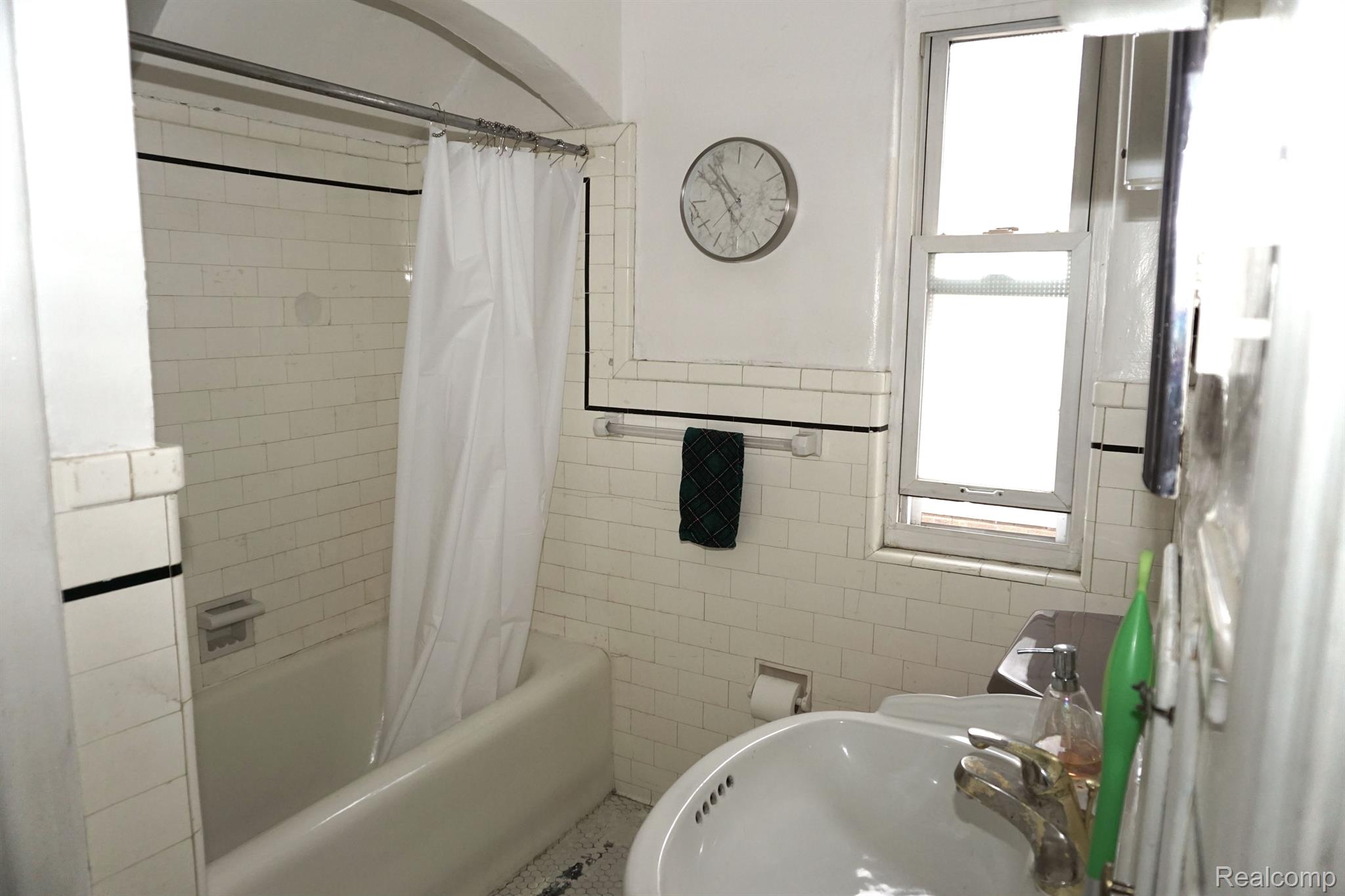 16757 Sunderland Road Detroit, MI 48219 - Photo 9 of 16 Gallery Image 9