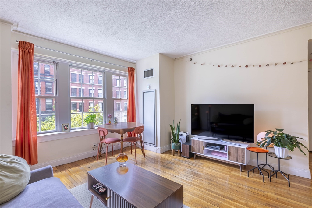 534 Beacon Street, Unit 301 Boston, MA 02215 - Photo 2 of 14