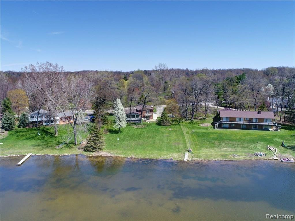 1444 East Coon Lake Road Howell, MI 48843 - Photo 22 of 71 back of home meduim .jpg