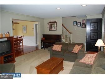 471 Rick Road Southampton, PA 18966 - Photo 4 of 12 Living Room