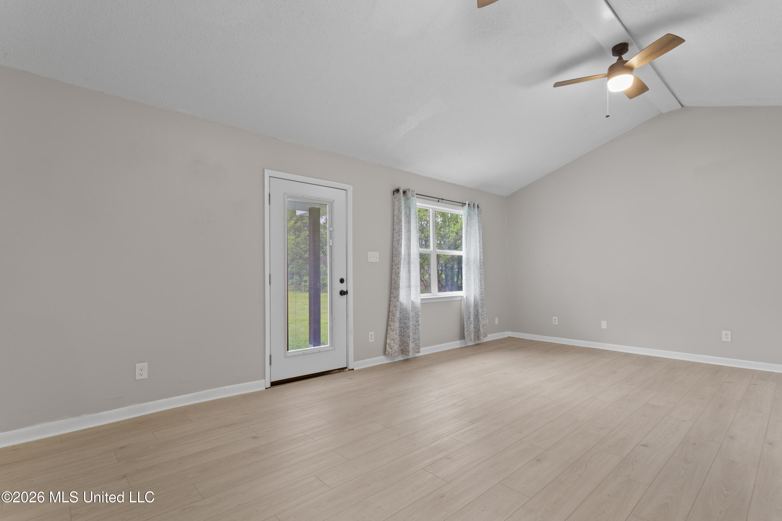 15380 Three Rivers Road Biloxi, MS 39532 - Photo 4 of 28 00004