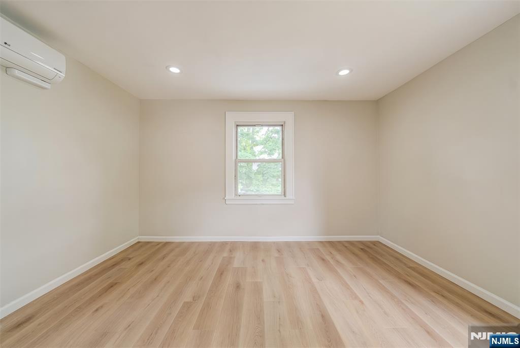 933 Maple Avenue Ridgefield, NJ 07657 - Photo 28 of 33