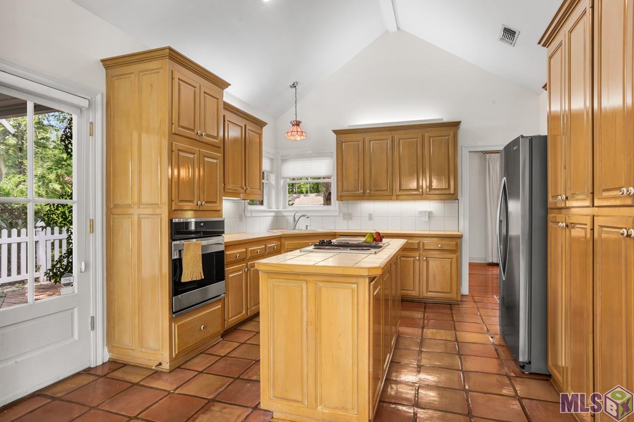 15826 Castle Ridge Baton Rouge, LA 70817 - Photo 14 of 41 Kitchen