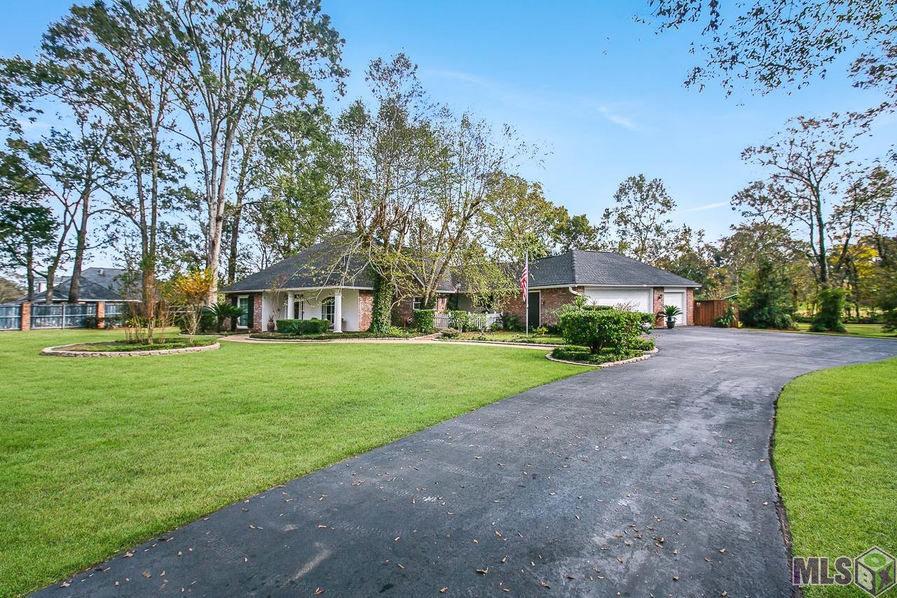 15826 Castle Ridge Baton Rouge, LA 70817 - Photo 6 of 41 Lots of Parking area