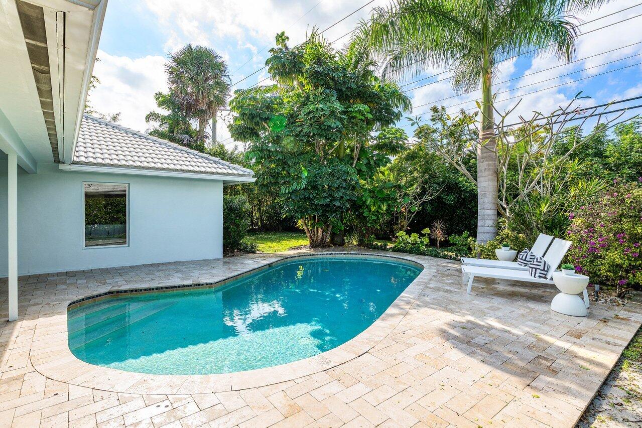 1181 Walnut Terrace Boca Raton, FL 33486 - Photo 24 of 26 a view of a swimming pool with sitting area