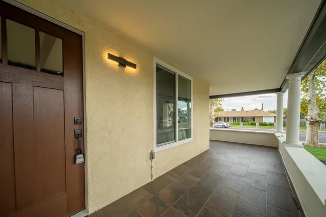 a view of empty room with front door