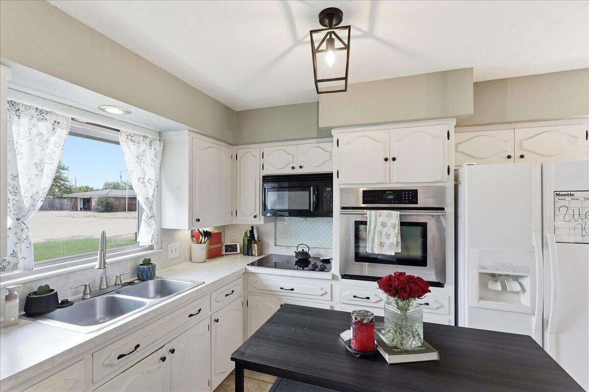 1401 Avenue North Ralls, TX 79357 - Photo 13 of 35 40-IMG_2605_autoremove_31260828_ecd2063a