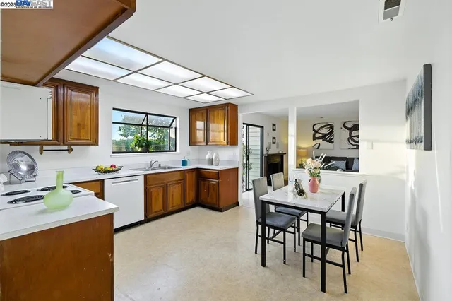 $975,000 | 109 Oak Court, Hercules, CA 94547