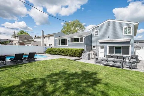 $1,285,000 | 10 Jeremy Avenue, Plainview, NY 11803