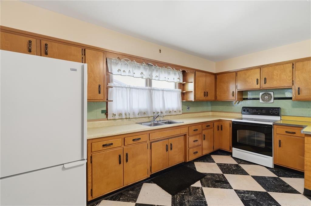 304 Liberty Street Perryopolis, PA 15473 - Photo 13 of 31