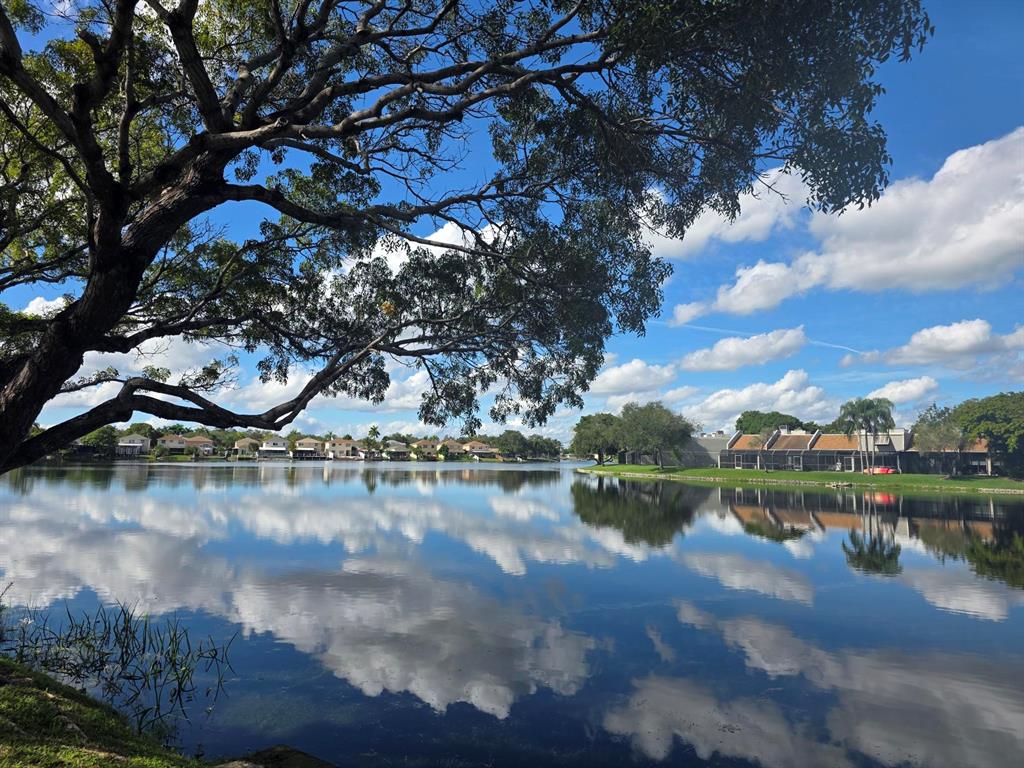 1001 Colony Point Circle, Unit 405 Pembroke Pines, FL 33026 - Photo 2 of 15