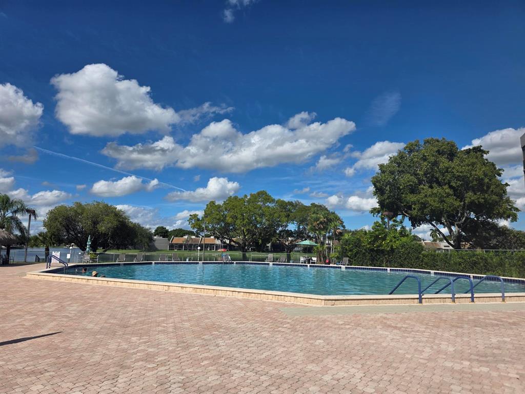 1001 Colony Point Circle, Unit 405 Pembroke Pines, FL 33026 - Photo 6 of 15