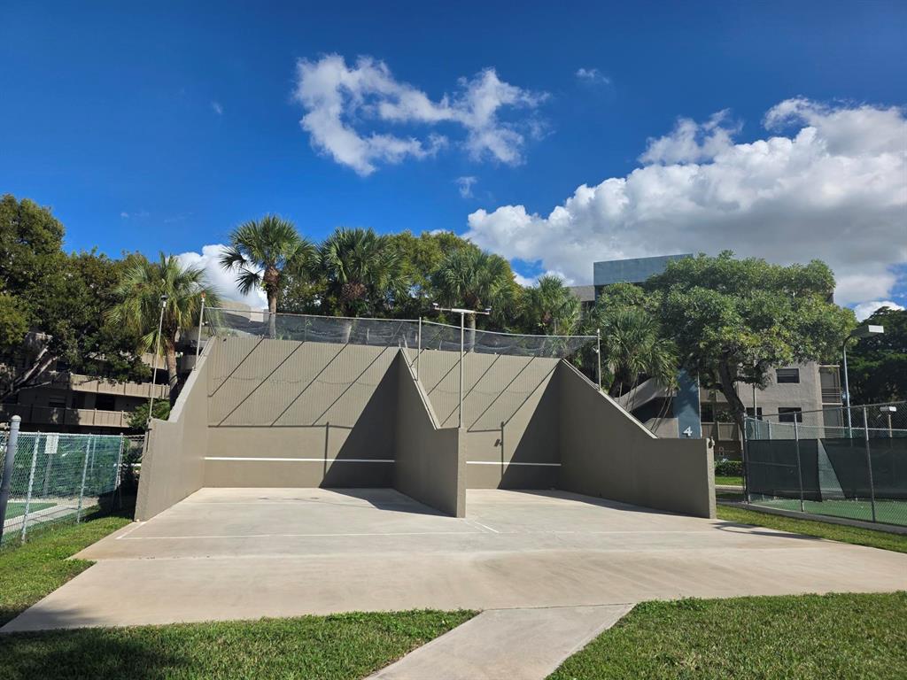 1001 Colony Point Circle, Unit 405 Pembroke Pines, FL 33026 - Photo 8 of 15