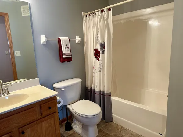 $188,500 | 2231 North Penn Place, Unit 322, North St. Paul, MN 55109