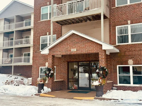 $188,500 | 2231 North Penn Place, Unit 322, North St. Paul, MN 55109