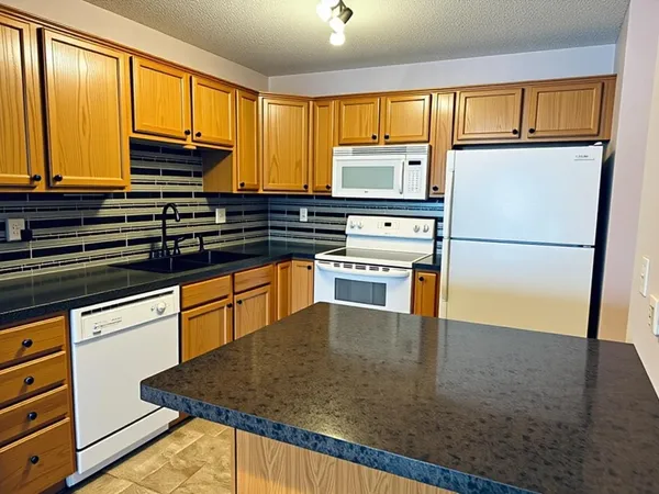 $188,500 | 2231 North Penn Place, Unit 322, North St. Paul, MN 55109