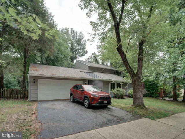 a view of a car in front of house
