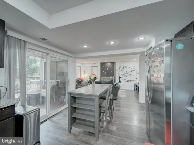 a view of a hallway with a closet